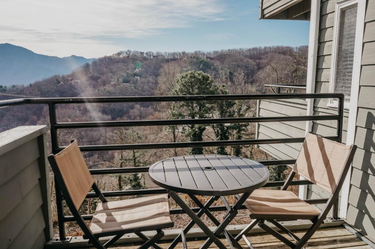 Smoky Mountains Studio With Balcony แกตลิงเบิร์ก ภายนอก รูปภาพ