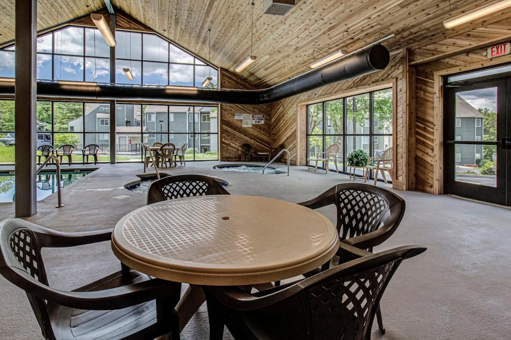 Smoky Mountains Studio With Balcony แกตลิงเบิร์ก ภายนอก รูปภาพ